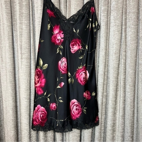 Vintage Y2K Victoria’s Secret Black Silk Rose Print Lace Trim Slip Size Medium - Picture 6 of 12